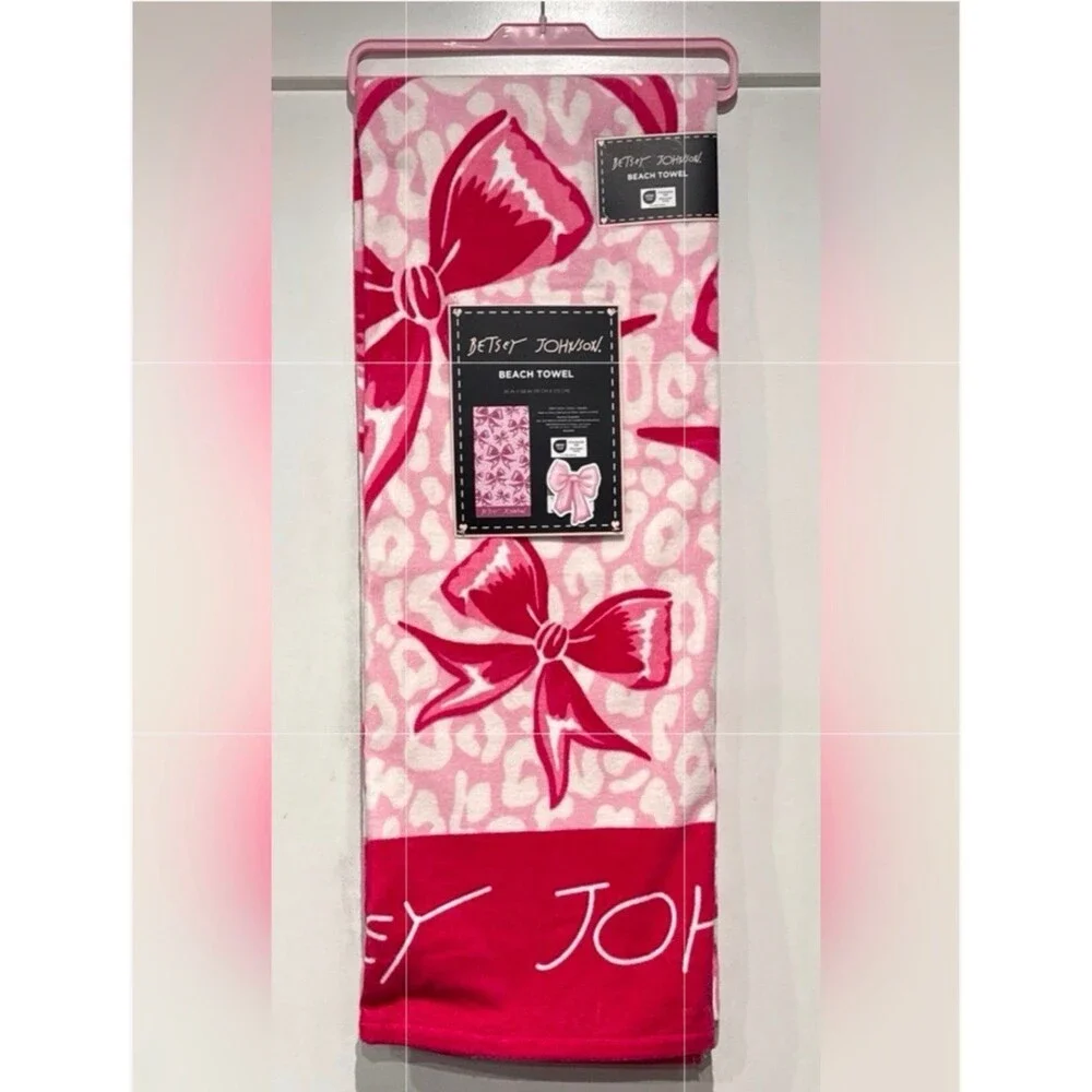 BETSEY JOHNSON BEACH TOWEL-Pink Bow
